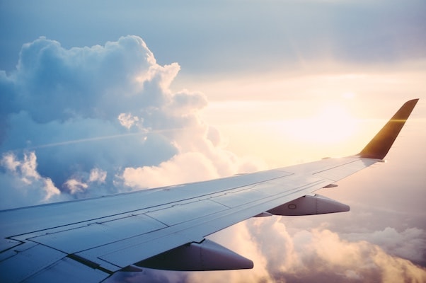 picture of airplane wing